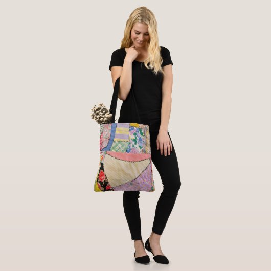 Crazy Patchwork Quilt mit Zigzag Stitching Tasche (Am Model)