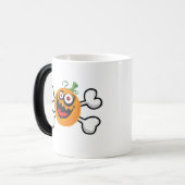 Crazy Pumpkin Skull und Crossbones Verwandlungstasse (Vorderseite Links)