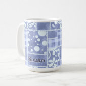 Crazy Quilt Blau Gingham Blumen Personalisiert Kaffeetasse (Vorderseite Links)