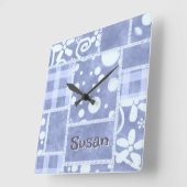 Crazy Quilt Blue Gingham Floral Personalized  Quadratische Wanduhr (Winkel)