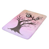 Crazy Tree Creature Ink Art Pink Fantasy Badematte (Schrägansicht)