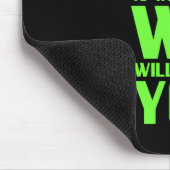 Crazy zu arbeiten hier lustige Geschenke für Mitar Mousepad (Ecke)