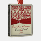 Cream and Red Damask Erster Weihnachtsgeschmack Silbernes Ornament (Rechts)