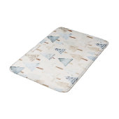 Cream Beige Blue Christmas Trees Badematte (Schrägansicht)