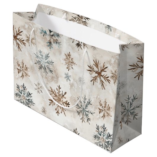 Cream Blue Brown Snowflakes Christmas Große Geschenktüte (Rückseite Schrägansicht)