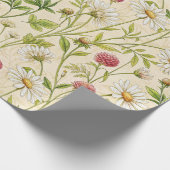 Cream Boho Meadow with Daisies and Clover Geschenkpapier (Ecke)