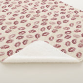 Cream Burgundy Red Lips Kisses Sherpadecke (3/4)