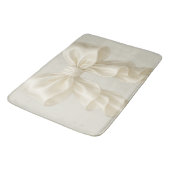 Cream Cascade Ruffle Bow Elegante Girly Badematte (Schrägansicht)