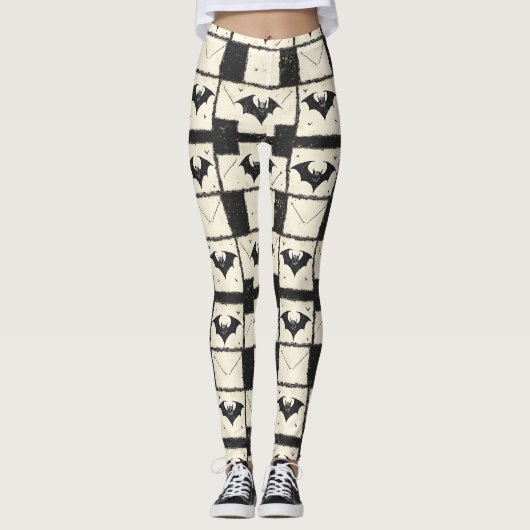 Cream Denim Grunge Patchwork mit Fledermäusen (3) Leggings (Vorderseite)