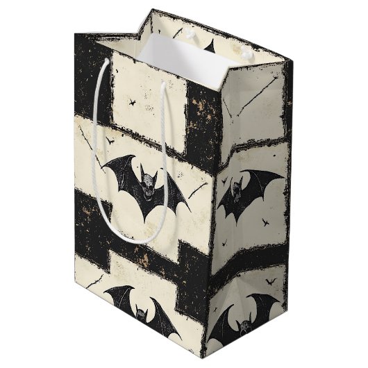 Cream Denim Grunge Patchwork mit Fledermäusen (3) Mittlere Geschenktüte (Rückseite Schrägansicht)