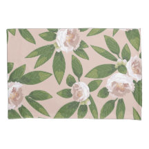 Cream Garden Harmony: Kamelien und Grünanlagen