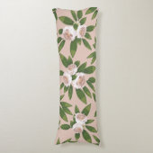 Cream Garden Harmony: Kamelien und Grünanlagen Seitenschläferkissen (Vorderseite Vertikal)