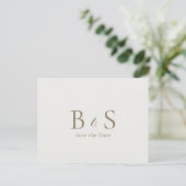 Cream Gold Monogram Wedding Save the Date Postkarte (Stehend Vorderseite)