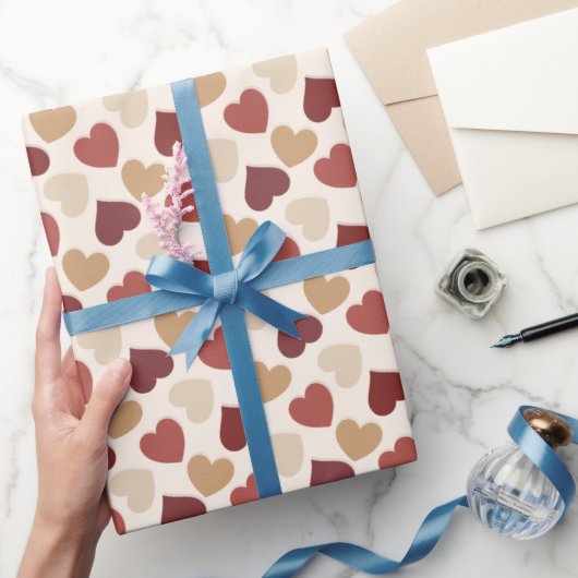 Cream Gold Red Hearts Love Geschenkpapier (Schenken)