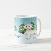 Cream Mini Goldendoodle Hund in einem Winterwald Kaffeetasse (VorderseiteRechts)