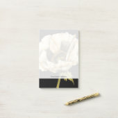 Cream Poppy Blume im schwarzen Hintergrund Post-it Klebezettel (Auf Schreibtisch)