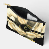 Cream Poppy Blume im schwarzen Hintergrund Zubehörtasche (Offen)