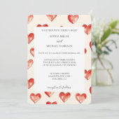 Cream Red Hearts Liebe Hochzeit Einladung (Stehend Vorderseite)