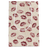 Cream Red Lips Kisses Romantic Valentine's Day Mittlere Geschenktüte (Vorderseite)