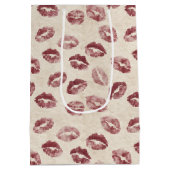 Cream Red Lips Kisses Romantic Valentine's Day Mittlere Geschenktüte (Rückseite)