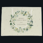 Cream Snowberry Eukalyptus Christmas/Holiday Große Geschenktüte<br><div class="desc">Elegante,  cremefarbene Weihnachts-/Feiertagsgeschenktüte mit persönlicher Nachricht und Namen. Mit einem Kranz aus handgemalten Snowberries und Eukalyptus. Der gesamte Text ist vollständig editierbar,  sodass Sie den Schriftart leicht ändern können. Verschiedene Taschen in verschiedenen Größen und Koordinatensets in meinem Geschäft verfügbar.</div>