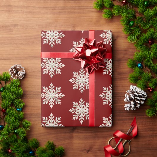 Cream Snowflake Red Christmas Geschenkpapier (Feiertagsgeschenk)