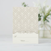 Cream Tan Ivory Damask Wirbel Falte Platzkarten (Stehend Vorderseite)