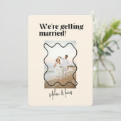 Cream und Black Simple Modern Wedding Einladung (Stehend Vorderseite)