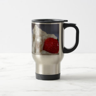 Cream with strawberries in a glass bowl reisebecher