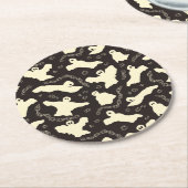 Creamy Ghosts - Halloween-Muster. Runder Pappuntersetzer (Angewinkelt)