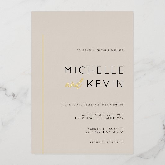 Creamy Neutrals Gold Detail Hochzeit Folieneinladung (Vorderseite)