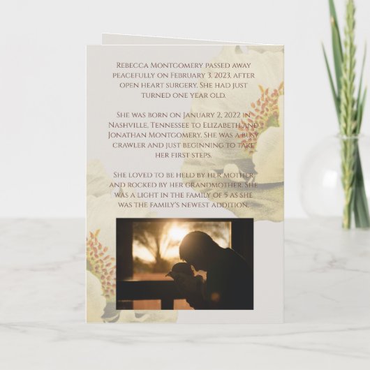 Creamy White Florals Fold Beerdigung Programm (Rückseite)