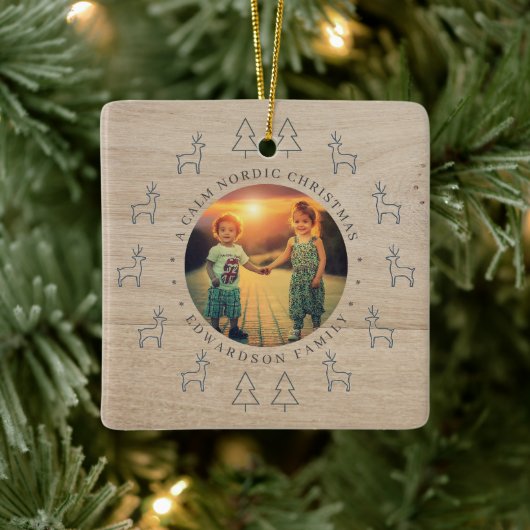 Create your own nordic family photo christmas keramikornament (Baum)