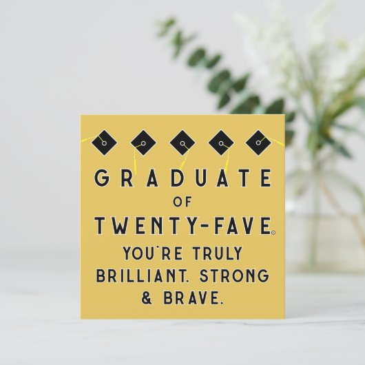 Creative Abschluss Class of 2025 Karte (Stehend Vorderseite)