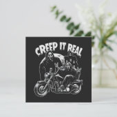 Creep It Real Halloween Biker Ghostface Feiertagskarte (Stehend Vorderseite)