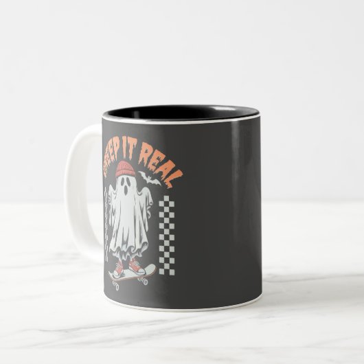 Creep It Real Retro Halloween Skate Ghost Zweifarbige Tasse (Vorderseite Links)