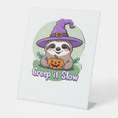 Creep It Slow � Cute Halloween Sloth Shirt with Pu Sockelschild (Vorderseite)