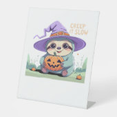 Creep It Slow � Cute Sloth Halloween Shirt Funny Sockelschild (Vorderseite)