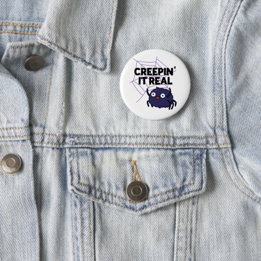 Creepin It Real Funny Halloween Spider Puff Button (Beispiel)
