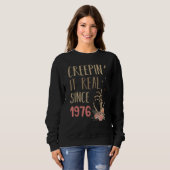 Creepin It Real Since 1976 Spooky Halloween Retro  Sweatshirt (Vorne ganz)