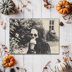 Creepisches Vintages Skelett mit Eis Postkarte
