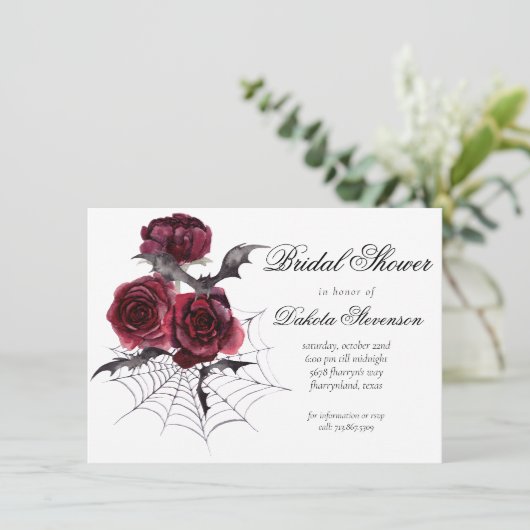 Creepy Beautiful | Gothic Floral Bat Brautparty Einladung (Stehend Vorderseite)