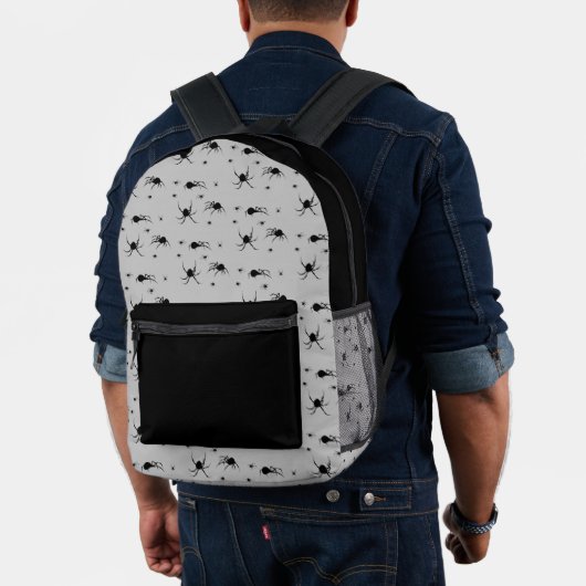 Creepy Black Spider Pattern auf Grau Bedruckter Rucksack (Insitu (Modell))