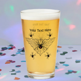 Creepy Black Widow spioniert rote Markierung im We Glas