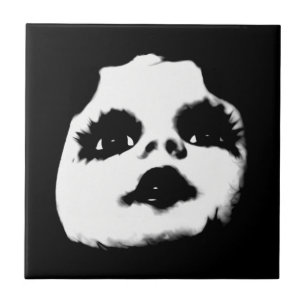 Creepy Doll Face Fliese