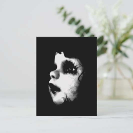 Creepy Doll Face Postkarte (Stehend Vorderseite)