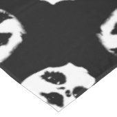 Creepy Doll Faces Tischdecke (Schrägansicht)