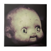 Creepy Doll Fliese (Vorderseite)