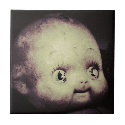 Creepy Doll Fliese (Vorderseite)