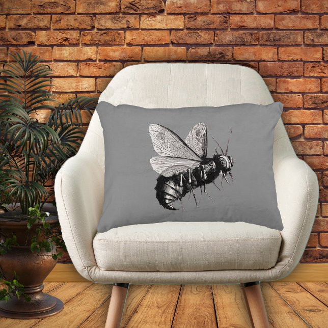 Creepy Gothic Bee Skull Wings Insekt Zierkissen (Creepy Gothic look bee in black and white with skull wings on grey decorative pillow.)